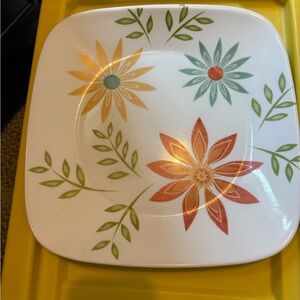 Corelle Happy Days 

Floral Square Plate - Orange, Yellow, Green